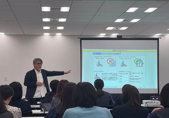 講師による講義の様子