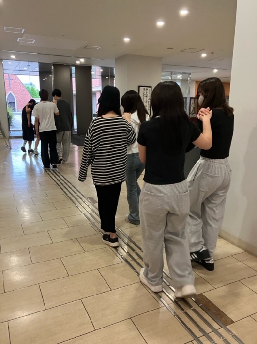 アイマスク体験の様子